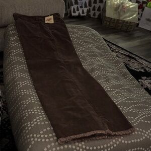 Women’s Corduroy Pants in Deep Brown
